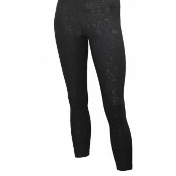 Helly Hansen Pants - Helly Hansen VTR Versatile 7/8 Capri Tight. Medium